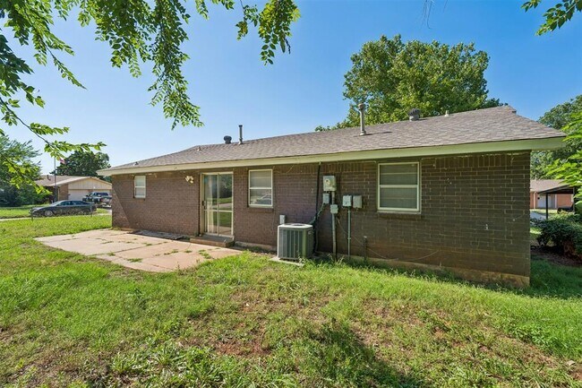 Building Photo - 4008 SE 46th St