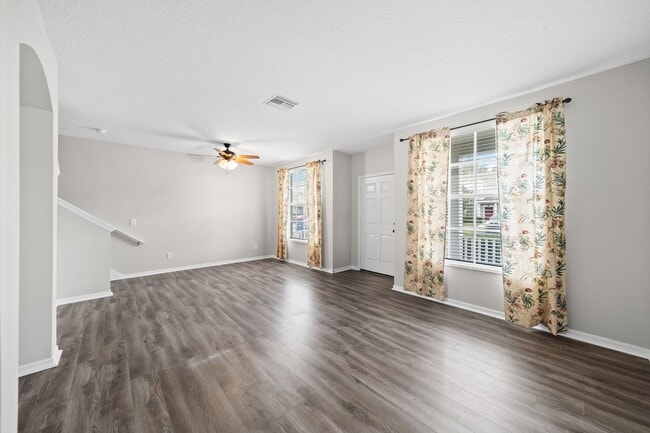 Building Photo - Beautiful 3 Bedroom, 2.5 bath townhouse for rent in Wesley Chapel.