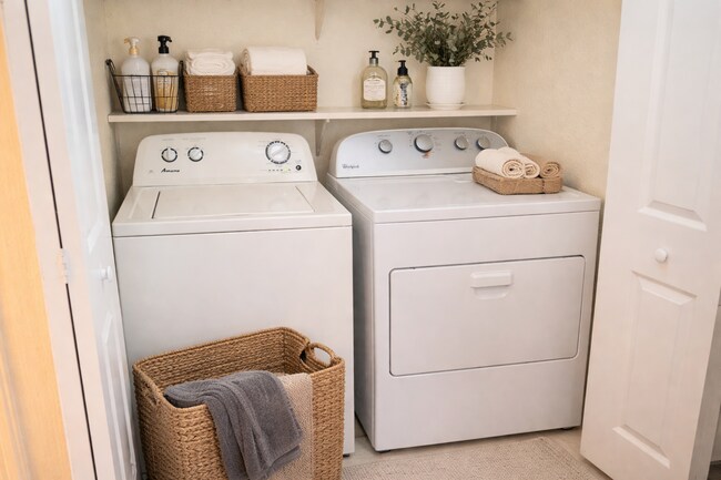 Building Photo - Stunning 1/1 Condo remodeled for Rent in front of Full Sail Winter Park!