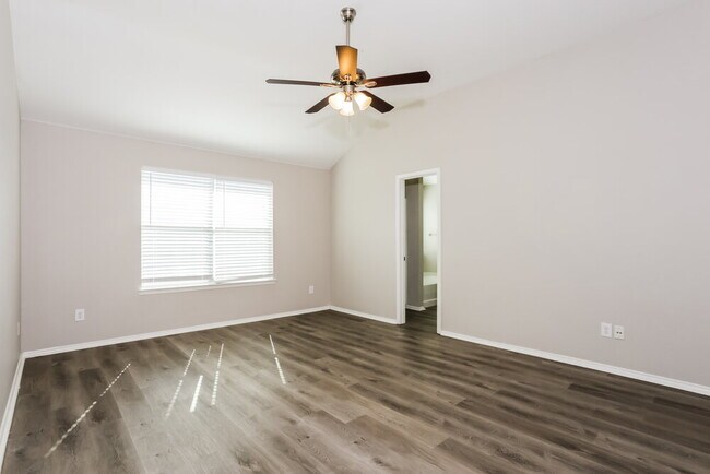 Building Photo - 1205 Artesia Dr