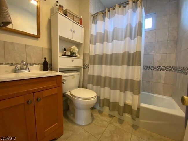 Building Photo - 26 Alexander Ave