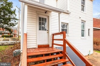 Building Photo - 6 N Main St