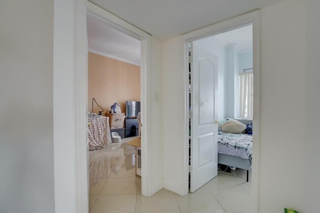 Building Photo - 18041 Biscayne Blvd