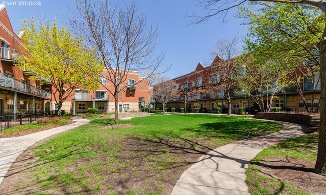 Building Photo - 4530 S Woodlawn Ave