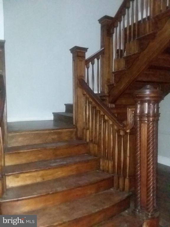 Building Photo - 2012 Mt Royal Terrace