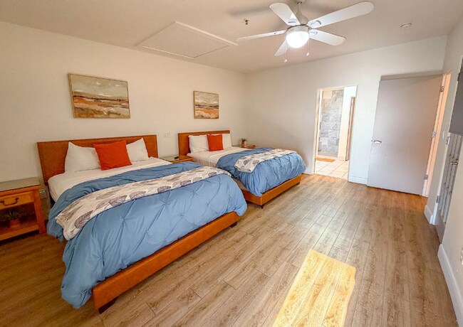 Building Photo - 2 Bedroom Townhouse in a Resort Style Community! All Utilities Included!