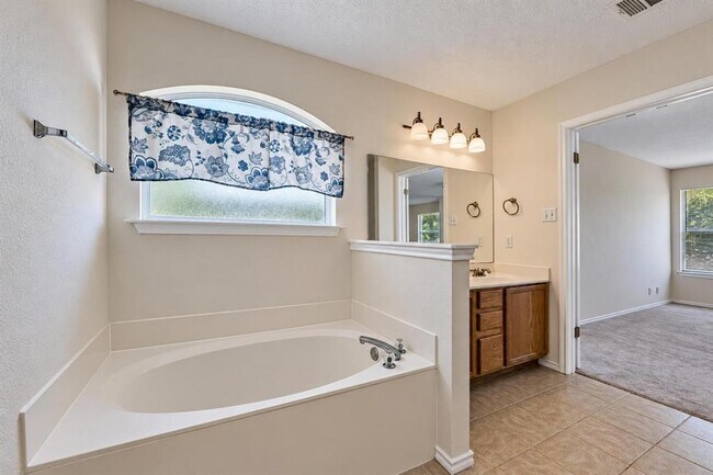 Building Photo - 2616 Oakwood Glen Dr