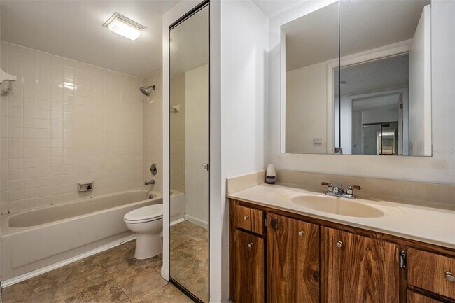 Building Photo - 2710 4th Ct