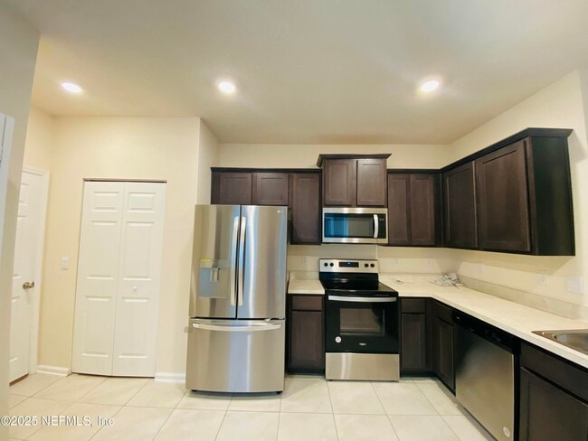 Building Photo - 12781 Veterans Ct