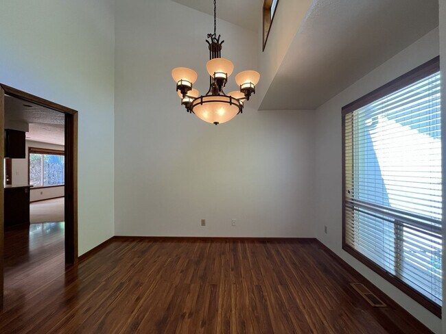 Building Photo - Charming Single-Level Home with Multiple Living Areas and Spacious Backyard Retreat
