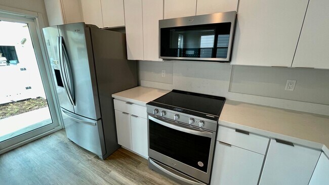 Building Photo - 4 BED/2.5 BATH HOME in Hoopili - Garage & ...
