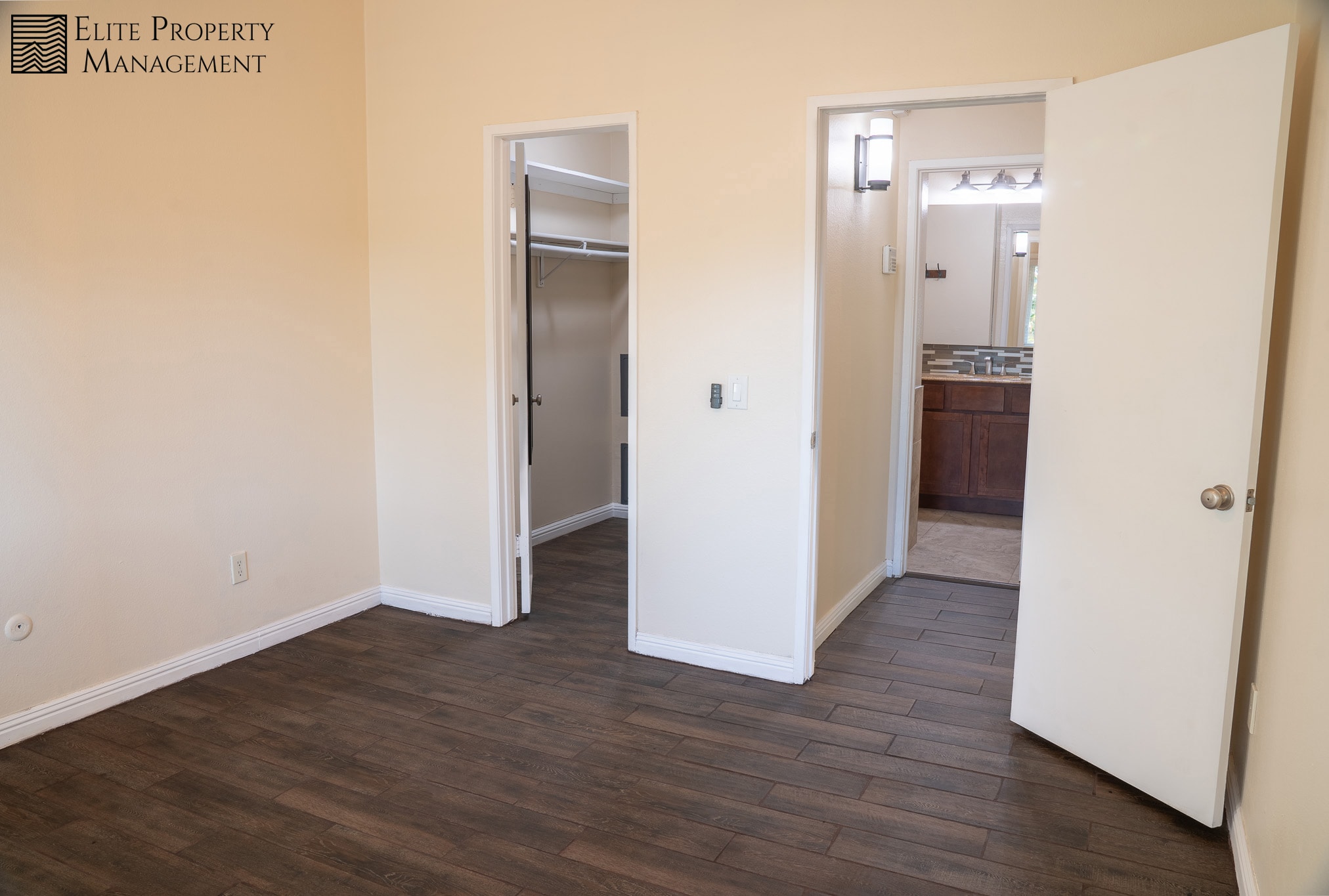 Building Photo - 15220 Ocaso Ave