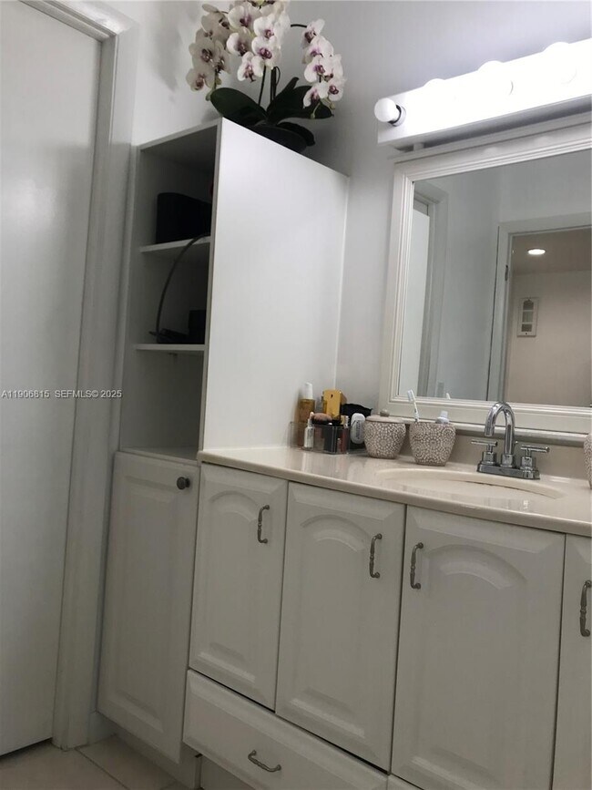 Building Photo - 14830 Naranja Lakes Blvd