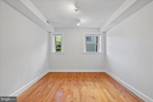 Building Photo - 3220 17th St NW