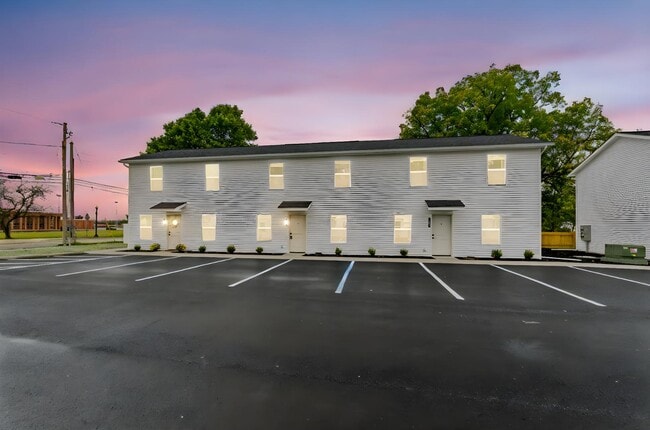 Building Photo - 382 N Franklin St