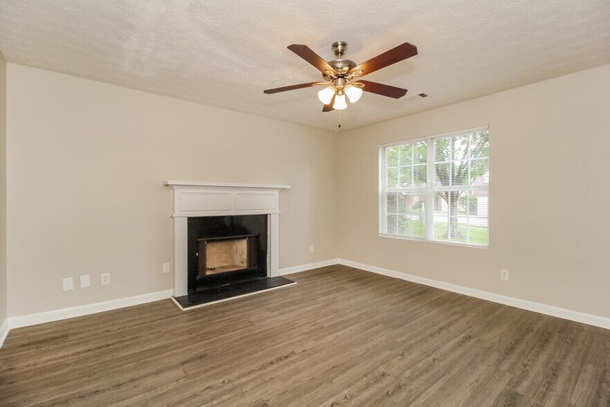 Building Photo - 2028 Oak Terrace Dr SE