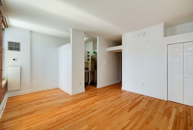 Building Photo - Heart of Dupont Move-in Ready Studio at the Historic Cairo Condominium! Utilities Included!