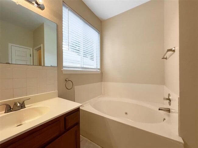 Building Photo - 1512 Suzi Ln