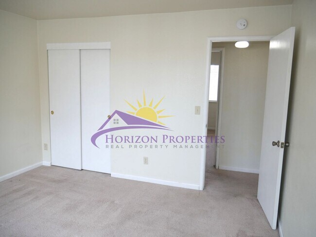 Building Photo - 3 Bed 2.5 Bath 1,380 sqft Townhome in Carmichael