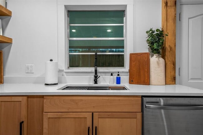 Building Photo - 314 W Alva St