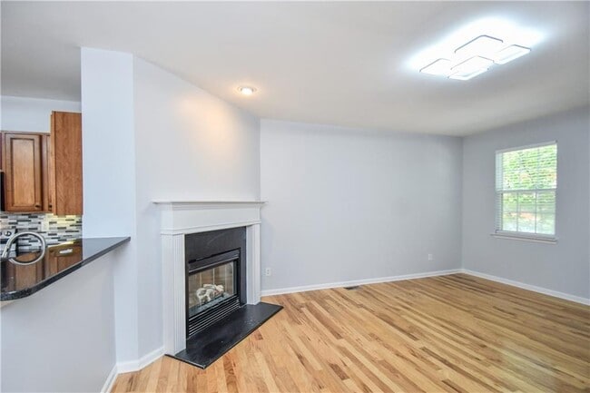 Building Photo - 2201 Landing Walk Dr
