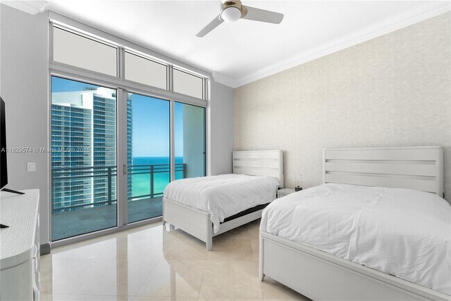 Building Photo - 3535 S Ocean Dr