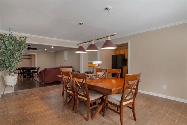 Building Photo - 415 Oxmoor Lake Dr