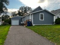 Building Photo - 833 20th Ave N
