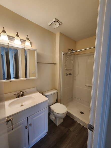 Building Photo - 18336 Streamside Dr