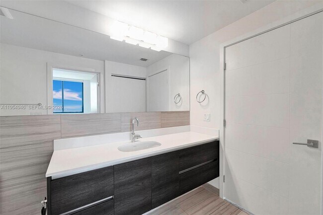 Building Photo - 301 Altara Ave