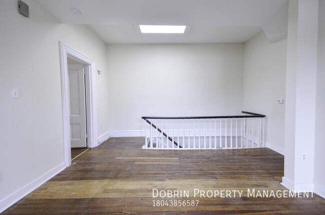 Building Photo - 301 S Pine St