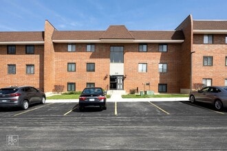 Building Photo - 210 Fountainview Ln