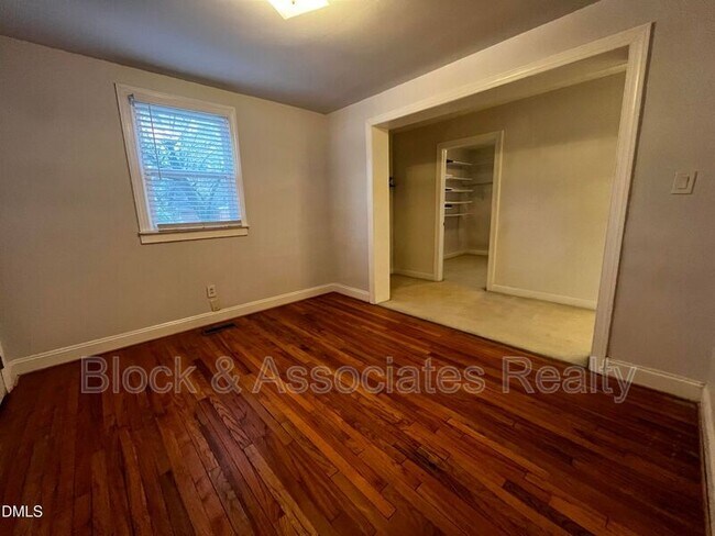 Building Photo - 712 Hadley Rd