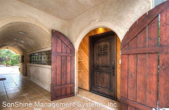 Building Photo - 5 br, 4.5 bath House - 2751 Ascot Dr