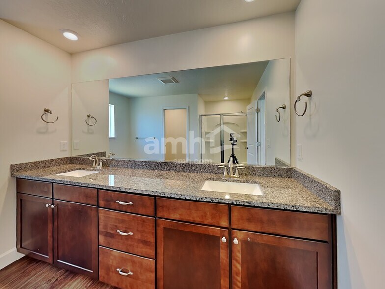 Building Photo - 2330 E Wild Horse Way