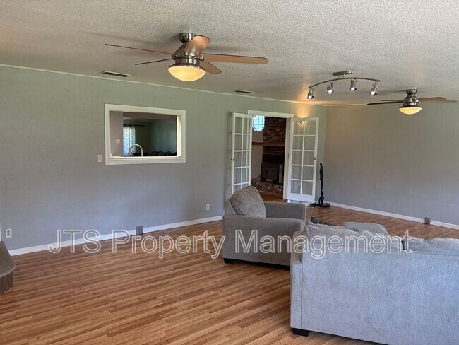Building Photo - 2128 W La Loma Dr