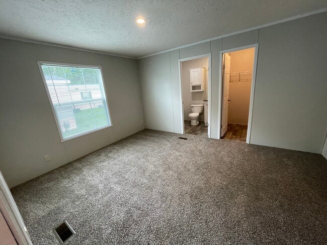 Building Photo - 46000 Geddes Rd