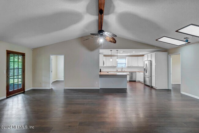 Building Photo - 4518 Crosstie Rd N