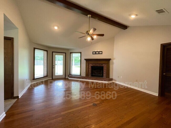 Building Photo - 2422 Riverside Dr