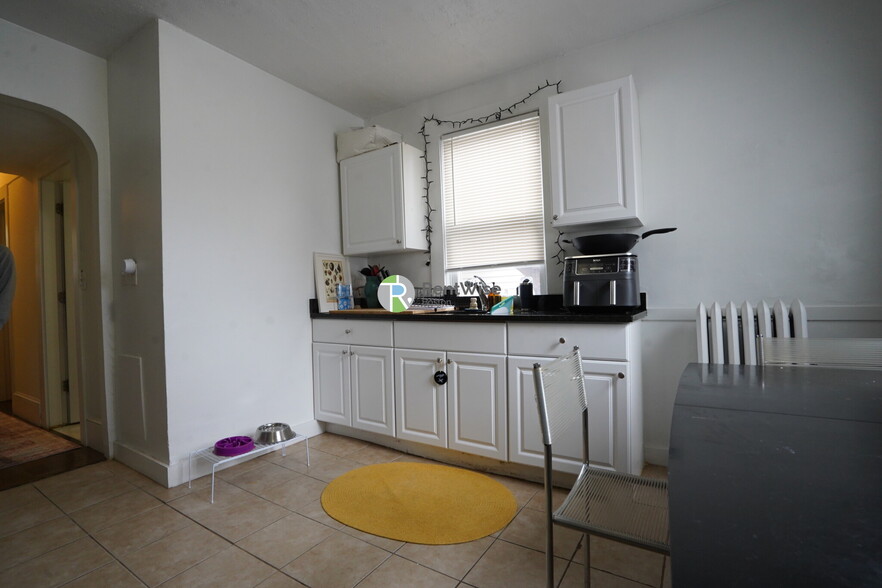 Building Photo - 2 Walnut Terrace