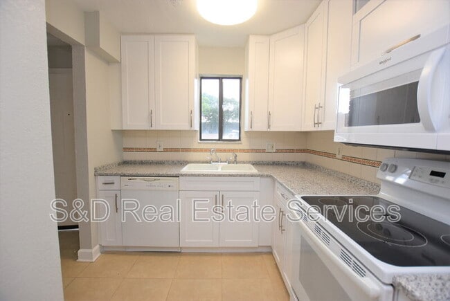 Building Photo - 1836 N Crystal Lake Dr