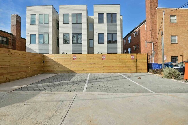 Building Photo - 2639 4th St NE