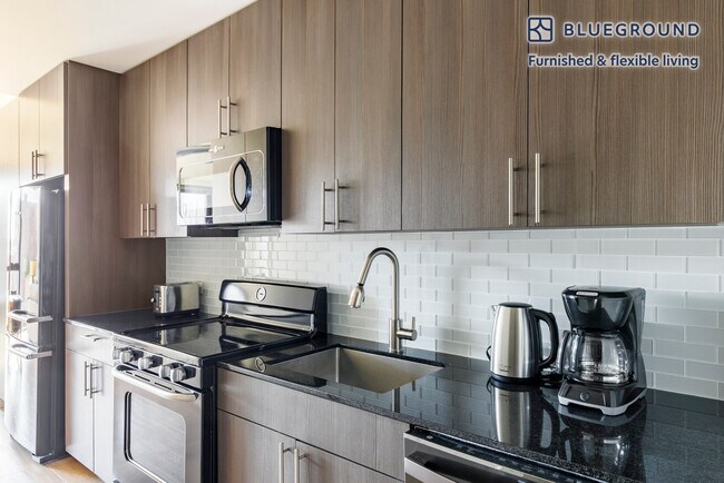 Building Photo - 211 W Scott St