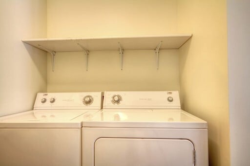 Building Photo - 2525LE