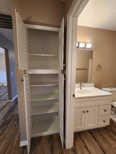 Building Photo - 143 S Doran