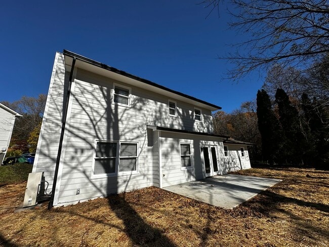 Building Photo - Weaverville Rental