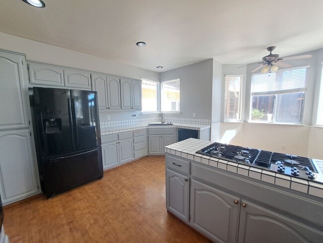 Building Photo - Expansive Oasis with a Guest House, Pool, ...