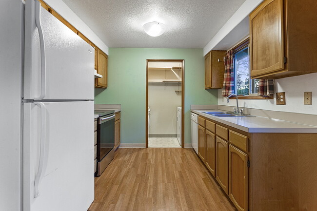 Building Photo - 6432 SE 63rd Ave