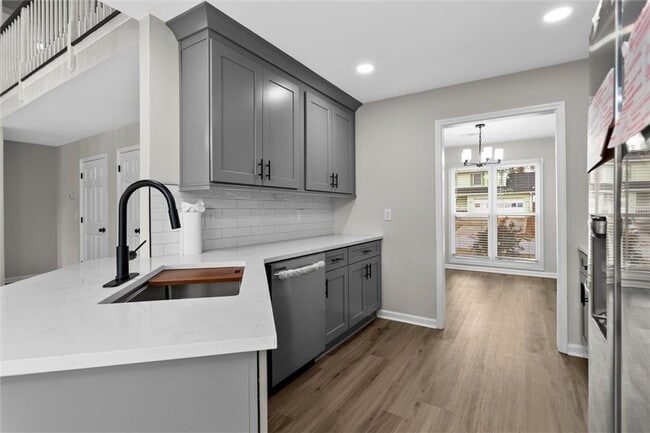 Building Photo - 2580 Waterford Park Dr