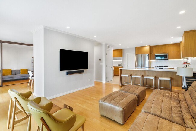 Building Photo - Updated Mid Century Home in Rancho Palos V...
